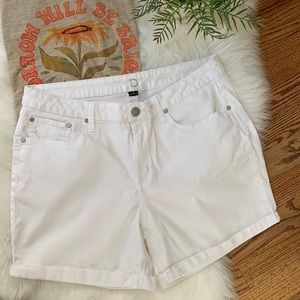 New DirectionsWomens size 14 white shorts